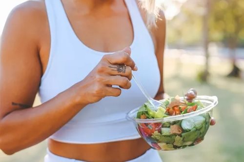 4 αποτελεσματικές διατροφικές συνήθειες για να χάσεις κιλά σε έναν μήνα