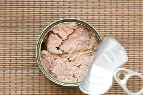 Είναι τα τρόφιμα σε κονσέρβα θρεπτικά, τελικά; Να τα προσθέτω στη διατροφή μου;