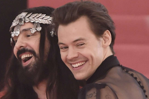 Ο Harry Styles και ο Alessandro Michele έκαναν το bromance τους ρούχα
