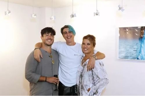 H Σοφία Αλιμπέρτη στο μοντέρνο σπίτι του μικρότερου γιου της, Good Job Nicky