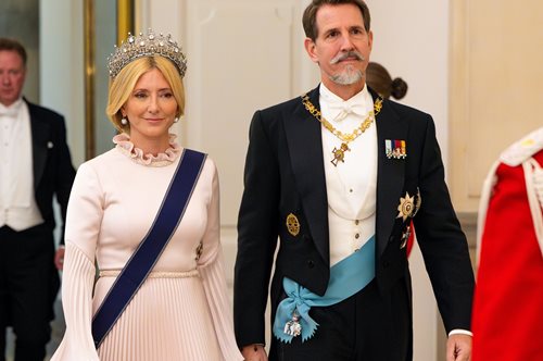 Μαρί Σαντάλ: Με την τιάρα της Σοφίας της Ελλάδας και Mary Katrantzou φόρεμα στο παλάτι της Δανίας