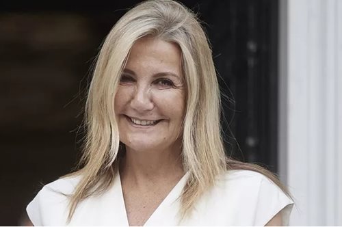 Η Μαρέβα Μητσοτάκη στο Λονδίνο - Το φυσικό μακιγιάζ που της έδωσε λάμψη