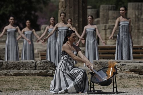 Τελετή Αφής της Ολυμπιακής Φλόγας: Εντυπωσιακές φωτογραφίες και βίντεο από την Αρχαία Ολυμπία