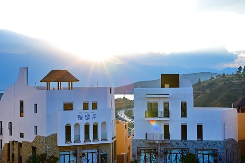 Αλήθεια τώρα; Στην επαρχία Γιουνάν της Κίνας έφτιαξαν πιστό αντίγραφο της Σαντορίνης