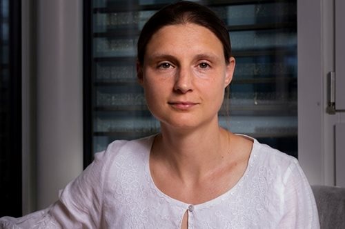 Η Ουκρανή Μαρίνα Βιαζόφσκα έγινε η 2η γυναίκα που πήρε το μαθηματικό βραβείο Fields για το 2022