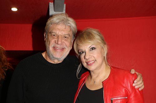 40 χρόνια πριν: Γιάννης Βούρος και Άννα Αδριανού στο γάμο τους - Το νυφικό που δεν ήταν νυφικό και τα αγριολούλουδα στα μαλλιά