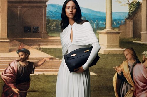 Salvatore Ferragamo: Η νέα καμπάνια του οίκου στην Galleria degli Uffici είναι ένας ύμνος στην Αναγέννηση