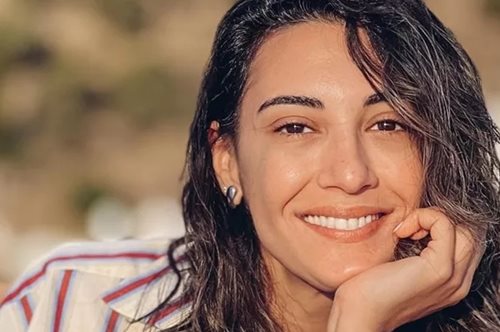 H Ευγενία Σαμαρά με afro hair look μοιάζει με τελείως διαφορετικό άνθρωπο