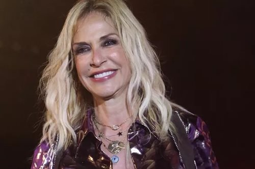 Η Άννα Βίσση με το πανύψηλο βαφτιστήρι της: Ποιος είναι;