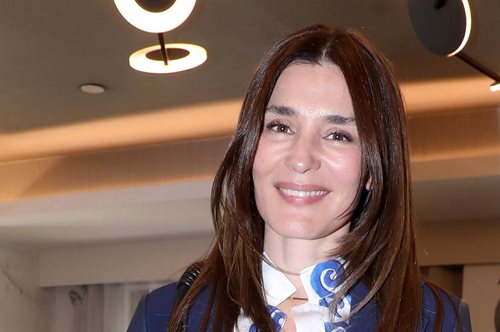 Η Μαρία Ναυπλιώτου με chic σύνολο Ελληνίδας σχεδιάστριας