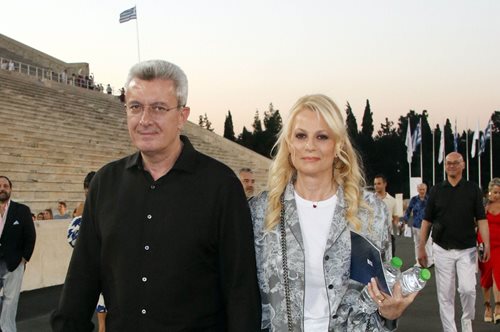 Η σπάνια εμφάνιση του Νίκου Χατζηνικολάου με τη σύζυγό του Κρίστη Τσολακάκη