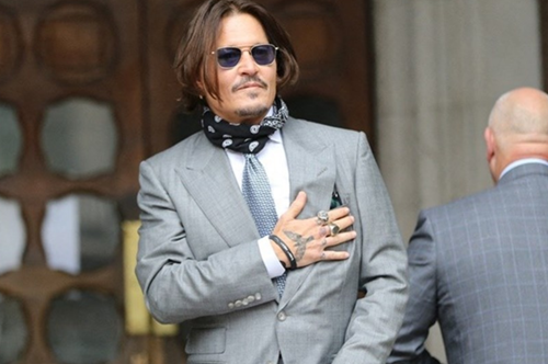 Πώς αντέδρασαν οι διάσημοι στα social media ύστερα από τη νίκη του Tζόνι Ντεπ