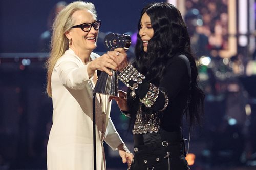 H  77χρονη Σερ είναι το Είδωλο της Χρονιάς: Και η 74χρονη Μέριλ Στριπ της το απονέμει