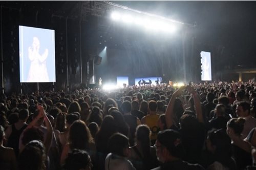 Η Ροζαλία έφερε τον... πρώτο καύσωνα στο Release Athens X SNF Nostos