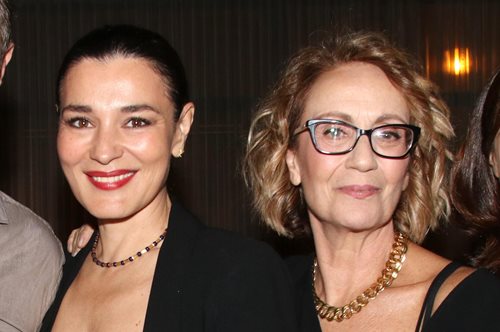 Το παθιασμένο φιλί της Μαρίας Ναυπλιώτου επί σκηνής στη Θέμιδα Μπαζάκα