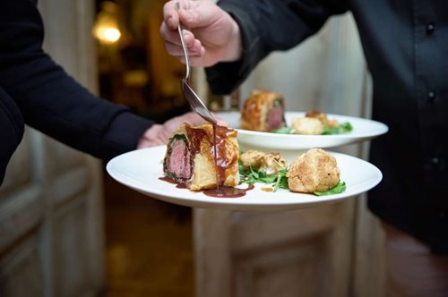 Στα high end εστιατόρια της Αθήνας δεν πας μόνο για το φαγητό