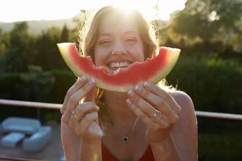 Hydration Hacks: Συμβουλές ενυδάτωσης για το σώμα σε ένα κύμα καύσωνα