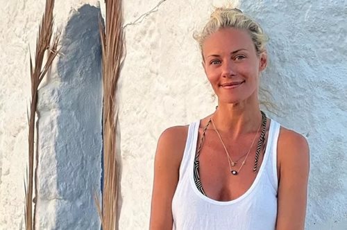 Στην παραλία, δίχως ίχνος μακιγιάζ: Έτσι γιόρτασε τα φετινά της γενέθλια η Ζέτα Μακρυπούλια