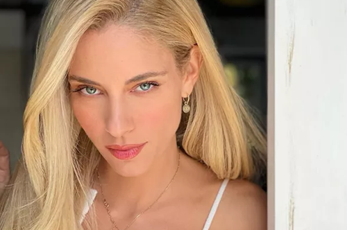 Who did it better? Η Δούκισσα Νομικού και η Elsa Hosk έκαναν το ίδιο εντυπωσιακό updo