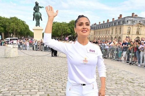 Η Σάλμα Χάγιεκ προπονείται στο Παρίσι για τους Ολυμπιακούς Αγώνες 2024