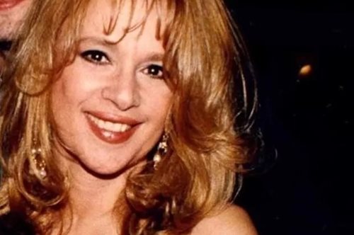 Συλλεκτικό βίντεο: Η (μελαχρινή) Βίκυ Χατζηβασιλείου λέει στη Βουγιουκλάκη ότι τη θαύμαζε... η πρόγιαγιά της!