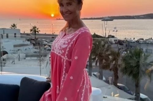 Δροσερές βουτιές στη θάλασσα για τη Μάρα Ζαχαρέα | Το πεντικιούρ της είναι τάση