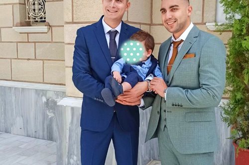 Αστυνομικοί έγιναν νονοί βρέφους που έσωσαν στην περσινή χιονοθύελλα της Αθήνας