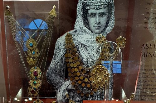 Δράμα: Αφιερωμένη στην ιστορία του κοσμήματος η νέα έκθεση του μουσείου Μπενάκη στον χώρο πολιτισμού 