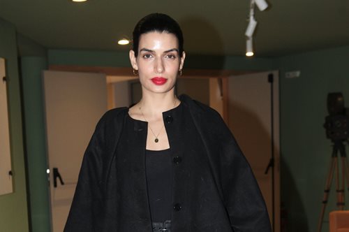 Η Τόνια Σωτηροπούλου φόρεσε σωστά το power suit και το συνδύασε με την πιο hot τάση στα παπούτσια