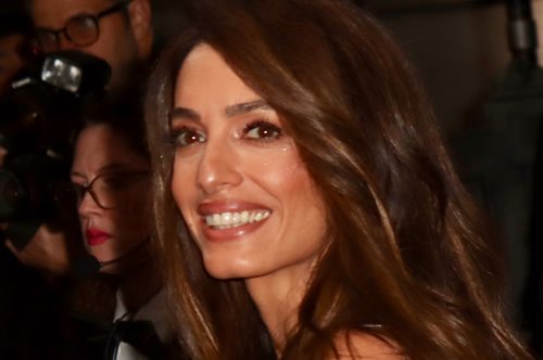 Aμάλ Κλούνει: 3 αλλαγές στην εμφάνισή της που την έκαναν να δείχνει 10 χρόνια νεότερη