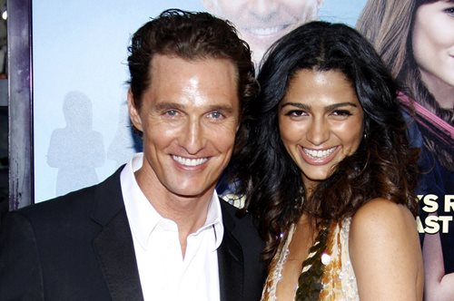 Η Καμίλα Άλβες ΜακΚόναχι αποκαλύπτει τα καψόνια που της έκανε η πεθερά της πριν την αποδεχτεί