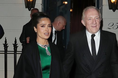 Η Σάλμα Χάγιεκ γιορτάζει τη Βικτόρια Μπέκαμ