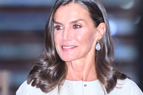 Βασίλισσα Λετίσια: Φόρεσε την μεγαλύτερη τάση της νέας σεζόν στην πιο αναπάντεχη απόχρωση