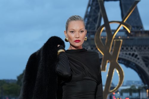 Κέιτ Μος: Αναβίωσε έπειτα από τριάντα χρόνια το εμβληματικό look της με πρωταγωνιστή το 