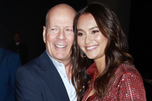 Τον χειμώνα που η Έμα Χέμινγκ ερωτεύτηκε παράφορα τον Μπρους Γουίλις