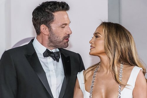 Τζένιφερ Λόπεζ - Μπεν Άφλεκ: Παντρεύτηκαν υπό άκρα μυστικότητα και η superstar άλλαξε το όνομά της