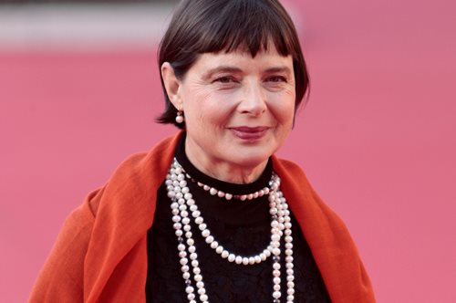 Η Ιζαμπέλα Ροσελίνι κόβει την ανάσα με την ομορφιά της χωρίς ίχνος ρετούς σε νέο εξώφυλλο