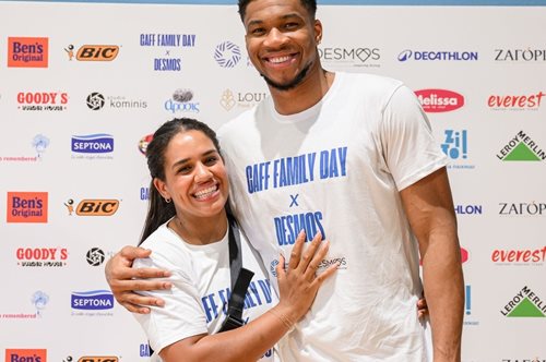 Η οικογένεια Αντετοκούνμπο και το Charles Antetokounmpo Family Foundation στηρίζει τις οικονομικά ευάλωτες οικογένειες