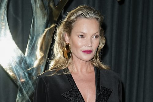 Κέιτ Μος και Ζόι Κράβιτζ μονοπώλησαν το ενδιαφέρον στο front row της επίδειξης του Saint Laurent στο Παρίσι