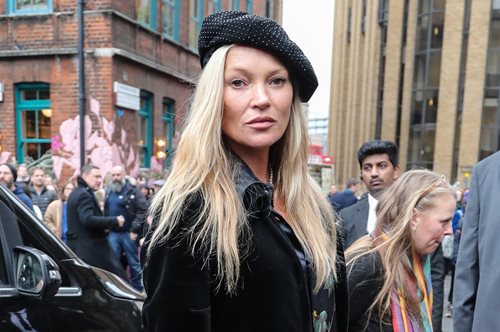 Απίστευτο κι όμως αληθινό: Η Κέιτ Μος έγινε 50 χρονών και το γιόρτασε με ένα εναλλακτικό πάρτυ