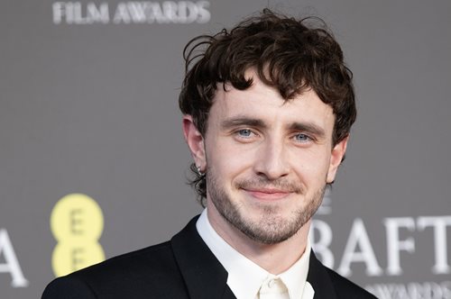 Ο Πολ Μέσκαλ είναι ο νέος Μονομάχος μετά τον Ράσελ Κρόου και ο πλέον ανερχόμενος ηθοποιός του Χόλιγουντ που μαγεύει με τα μελαγχολικά μάτια