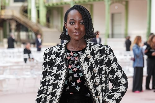 Η Λουπίτα Νιόνγκο είναι επίσημα η νέα πρέσβειρα του οίκου Chanel: 