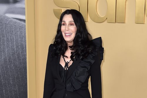 Ποιος είναι ο 36χρονος μουσικός παραγωγός που έκλεψε την καρδιά της Σερ;