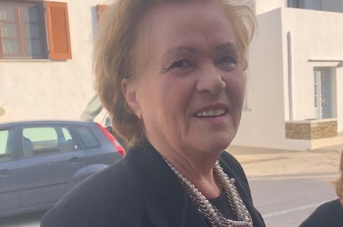 Βασιλική Χαστατζέρη-Σουλιώτη: Η μαία που έφερε στον κόσμο πάνω από 60 παιδιά στη Σίφνο, ένα από αυτά στον αέρα