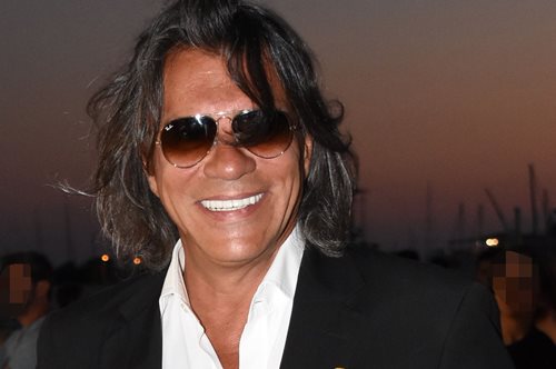 Ο Ηλίας Ψινάκης σε νεανική ηλικία σε διαφήμιση φραπέ - Μόλις 22 ετών