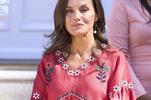 Η βασίλισσα Λετίθια με τα αγαπημένα παπούτσια των royals