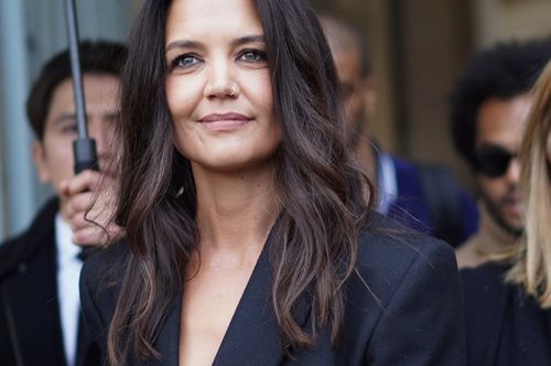 Το απίστευτα chic look της Κέιτι Χολμς στα CFDA βραβεία