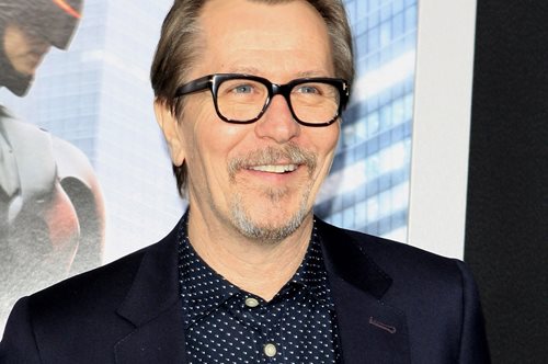 Lifestory: Ο χαρισματικός Γκάρι Όλντμαν και οι σκοτεινοί δαίμονες της ζωής του