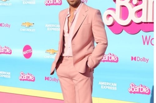 Ράιαν Γκόσλινγκ: Ο συμβολισμός πίσω από το κόσμημα που επέλεξε στην πρεμιέρα της Barbie