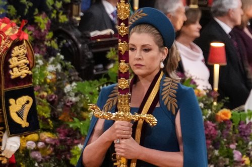 Penny Mordaunt: το πρόσωπο που έλαμψε στη Στέψη πήρε την εκδίκησή της